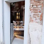 Pw - A Contemporary Jewel In Palazzo Widmann