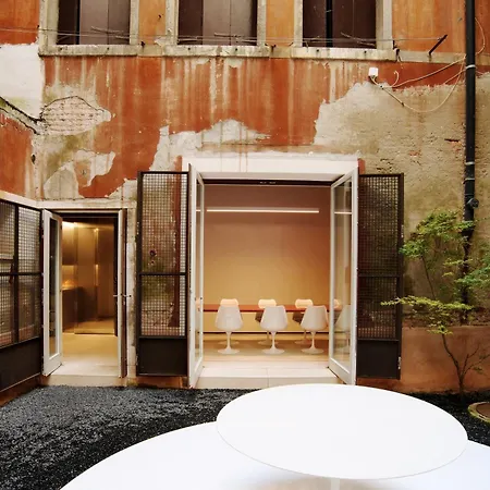 Pw - A Contemporary Jewel In Palazzo Widmann *