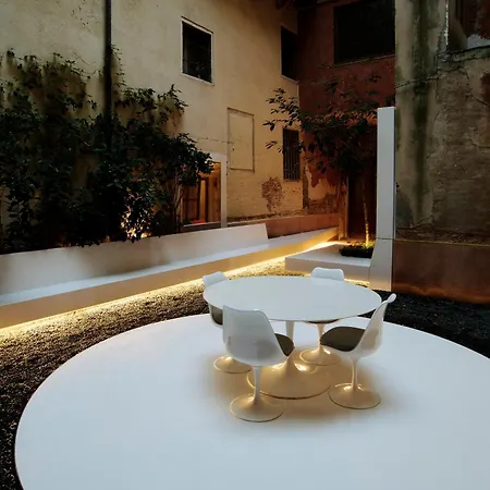 Апартаменты Pw - A Contemporary Jewel In Palazzo Widmann *