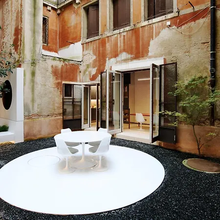Pw - A Contemporary Jewel In Palazzo Widmann *